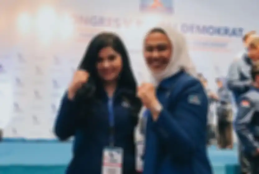 Annisa Pohan sempat bertemu dan berfoto dengan Bupati Karawang Cellica Nurrachadiana sebelum dinyatakan positif covid-19