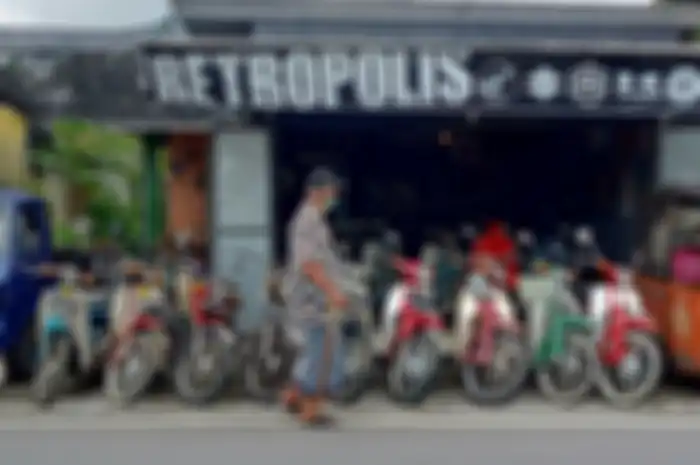 Brother pecinta motor bebek jadul? Bisa cek showroom Retropolis asal Blitar ini nih!