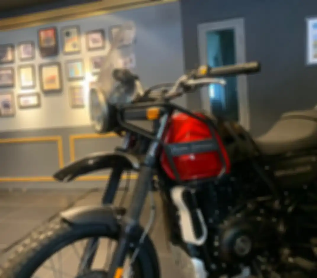 Rock Red, salah satu pilihan warna Royal Enfield Himalayan terbaru