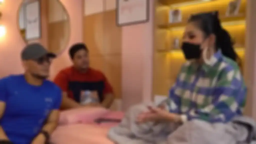 Nindy ayunda tak ingin suaminya dipenjara.