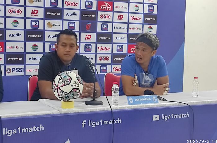 Caretaker PSIS Semarang, Ahmad Resal (kiri) dan kiper Wahyu Tri Nugroho. 