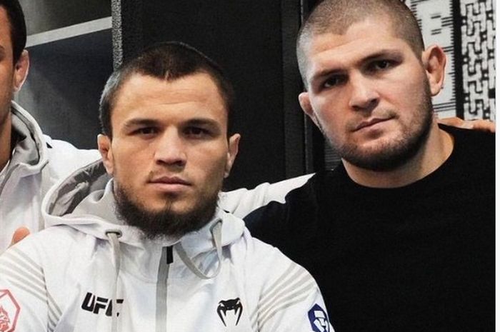 Khabib bersama Umar Nurmagomedov