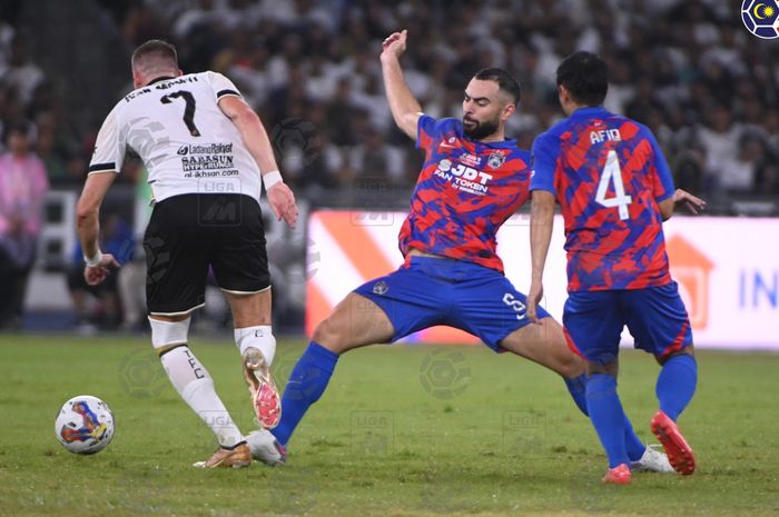 Bek Timnas Indonesia, Jordi Amat, saat membela Johor Darul Ta'zim di final Piala Malaysia 2023.