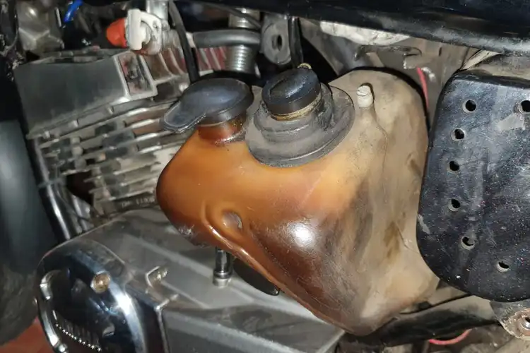 Owalah, Ternyata Begini Asal Usul Nama Oli Samping Pada Motor 2-tak