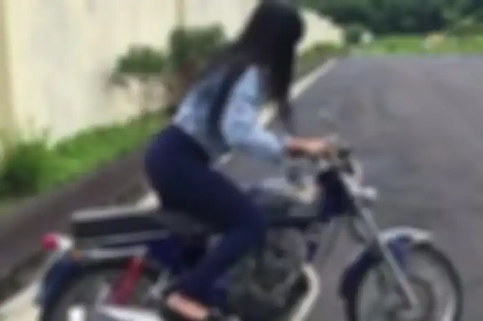Pemotor perempuan rawan kejahatan begal payudara.