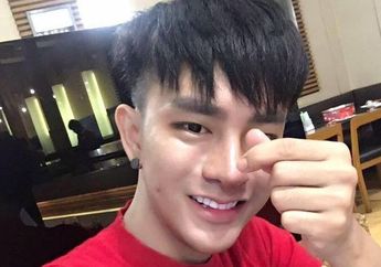 Penjual Sepatu Ini Rela Jalani 30 Kali Operasi Plastik Agar Mirip Bintang Korea