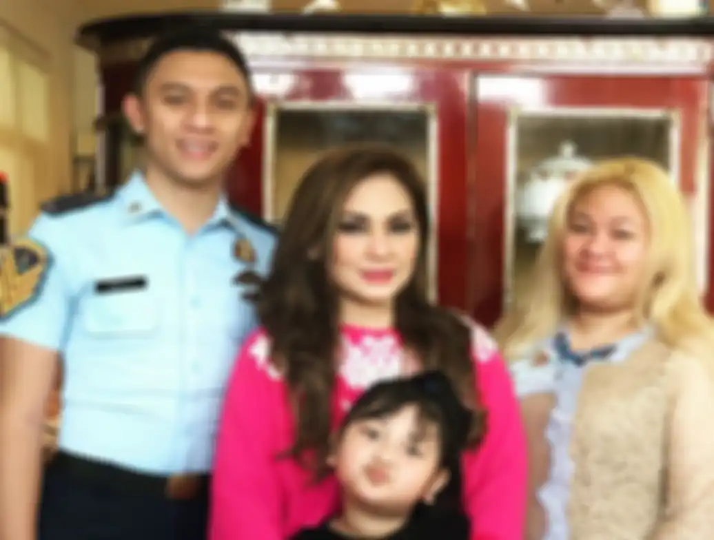 Oi telah mengenalkan Rafly kepada sang Ibu, Nia Daniaty tepatnya di momen hari raya Idulfitri, 24 Mei 2020 yang lalu.