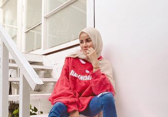 Jadi Salah Satu Spot Favorit untuk Eksis, Intip Ruang Tamu di Rumah Artis Olla Ramlan yang Super Megah Berhias Lampu Gantung dan Wallpaper Pohon