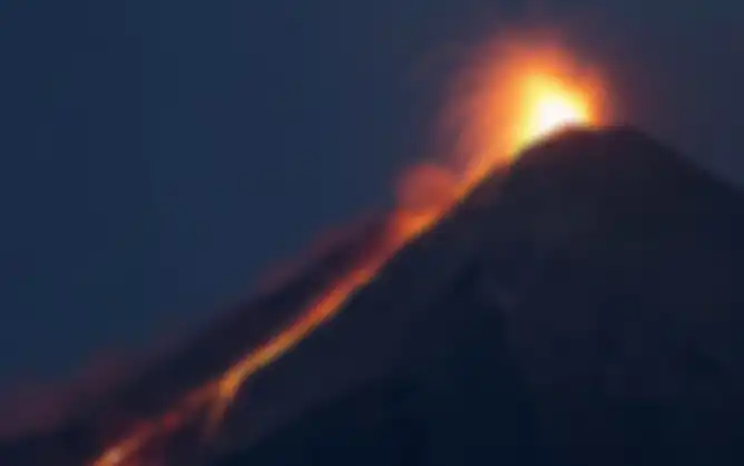 Ilustrasi: 5 Gunung Api di Indonesia Berstatus Awas dan Waspada, Gunung Anak Krakatau Ada di Level 3