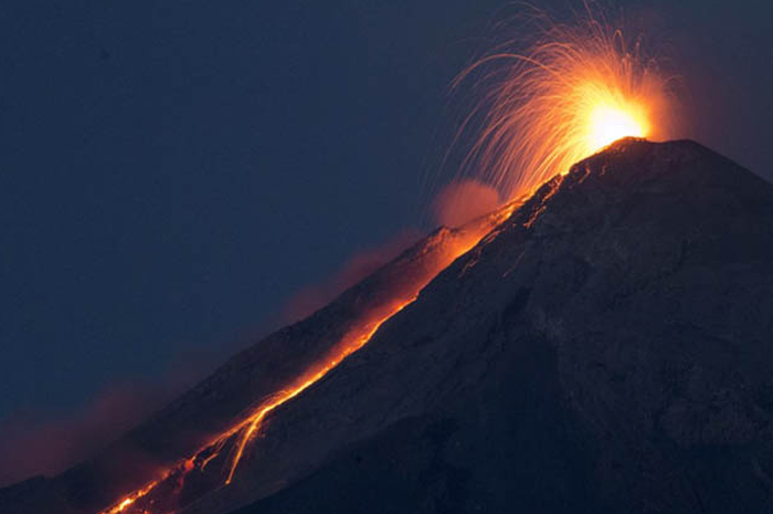 Ilustrasi: 5 Gunung Api di Indonesia Berstatus Awas dan Waspada, Gunung Anak Krakatau Ada di Level 3