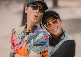 Ussy Sulistiawaty Tersenyum Saksikan Suaminya Terpesona dengan Wanita yang Lebih Cantik, Andhika Pratama: Tadinya Papa Lisa BLACKPINK, Tapi Sekarang..