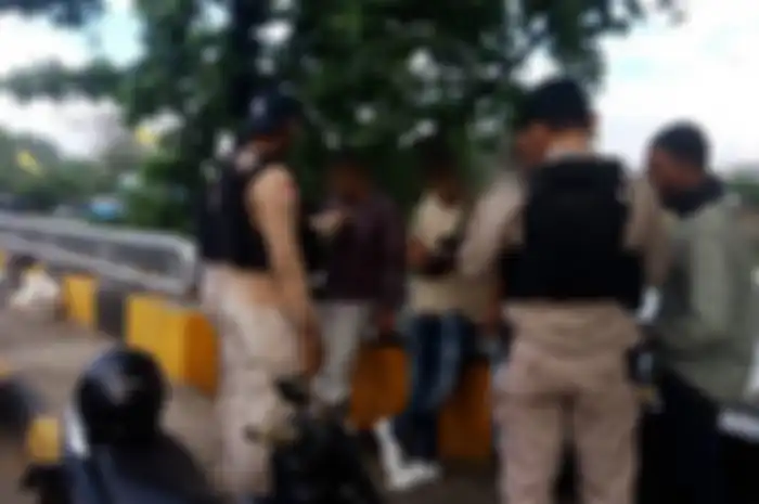 Debt collector ditangkap polisi di Jembatan Gantung, Jakarta Barat (14/3/2019).