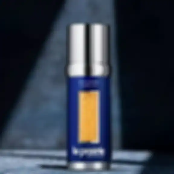 Skincare Lisa BLACKPINK La Prairie Skin Caviar Liquid Lift Serum.