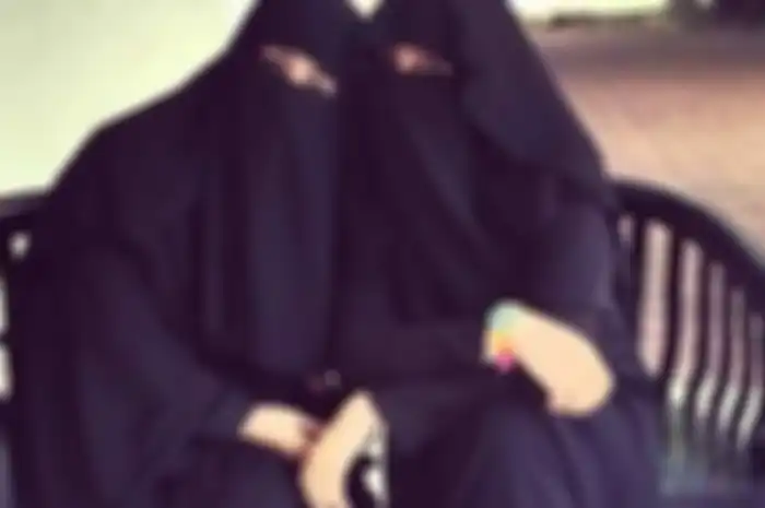 Kabar duka disampaikan Pipik Dian Irawati atau Ummi Pipik melalui unggahan Instagram, Senin (1/2/2021). Sang sahabat sekaligus mantan pesinetron, Soraya Abdullah Balvas, meninggal dunia.