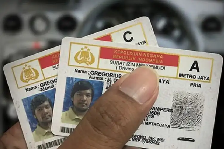Mau Bikin SIM Tapi Tidak Punya Uang, Sekarang Bisa Bayar Pakai Botol Plastik atau Sampah