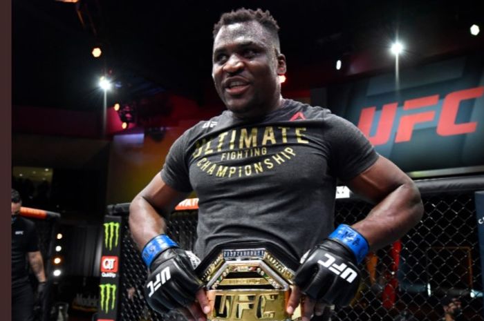 Francis Ngannou dinobatkan sebagai juara kelas berat UFC yang baru usai mengalahkan Stipe Miocic pada ajang UFC 260, Sabtu (27/3/2021).