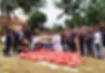 Korban Banjir Lebak Banten Tersenyum, GSX Community Nusantara Bagikan Sembako dan Perlengkapan Sekolah