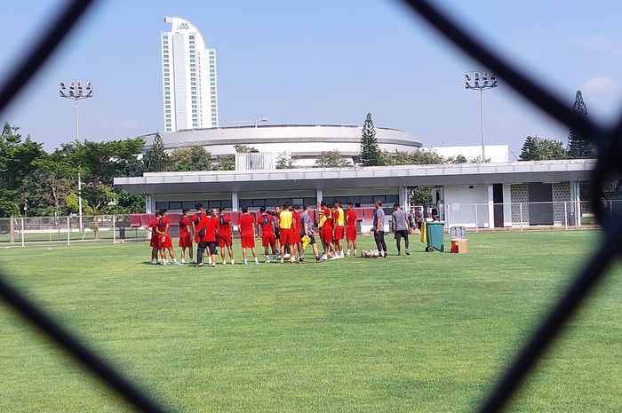 Skuad timnas U-22 Indonesia saat menjalani latihan terakhir jelang SEA Games 2023 di Lapangan B, Senayan, Jakarta Pusat, Senin (24/4/2023).