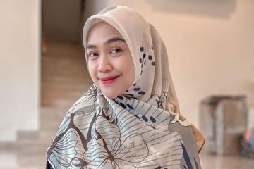 Bikin Heboh di Mini Market, Ria Ricis dan Suami Bagi-Bagi THR kepada Orang Secara Acak