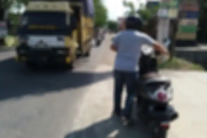 Buang waktu putar kontar berkali-kali, begini cara ampuh buat motor injeksi yang kehabisan bensin.