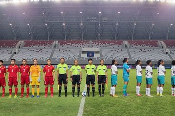 Timnas U-18 Indonesia melawan Vietnam pada Grup A Piala AFF U-18 2022 di Stadion Jakabaring, Palembang, Selasa (26/7/2022).