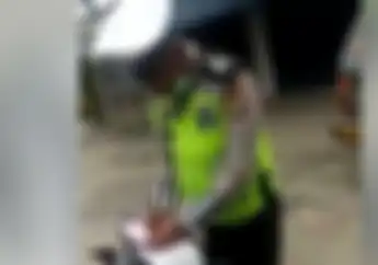 Heboh Oknum Polisi Tangkap Pemotor di Cikarang Gara-gara Lampu Depan, Korban Lain Ikut Komentar