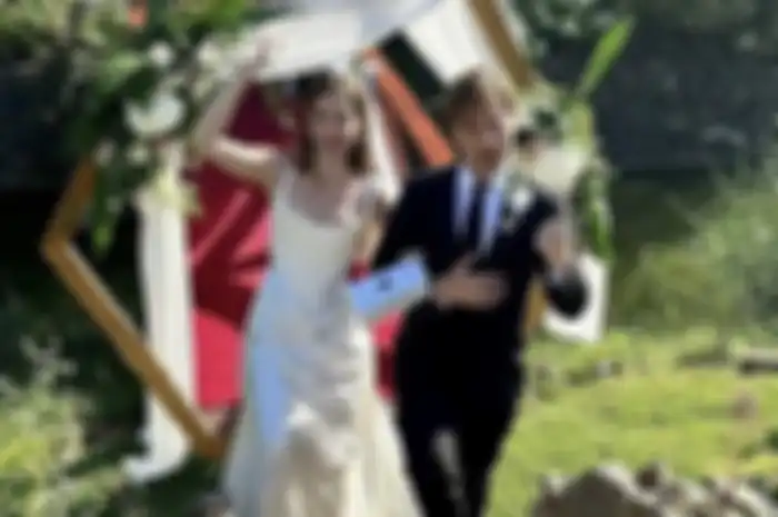 Barbara Palvin dan Dylan Sprouse menikah