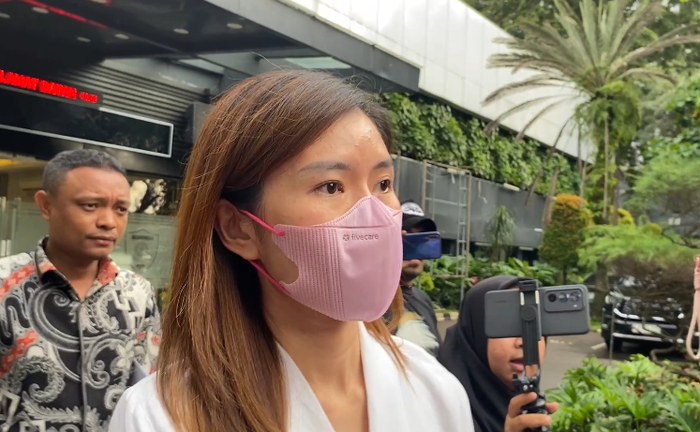 Istri dokter Richard Lee di Polda Metro Jaya pada Jumat (27/3/2026).