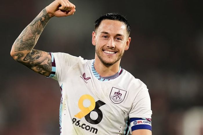 Kapten FC Burnley, yakni Josh Brownhill, menegaskan bahwa dirinya tidak memiliki garis keturunan Malaysia.