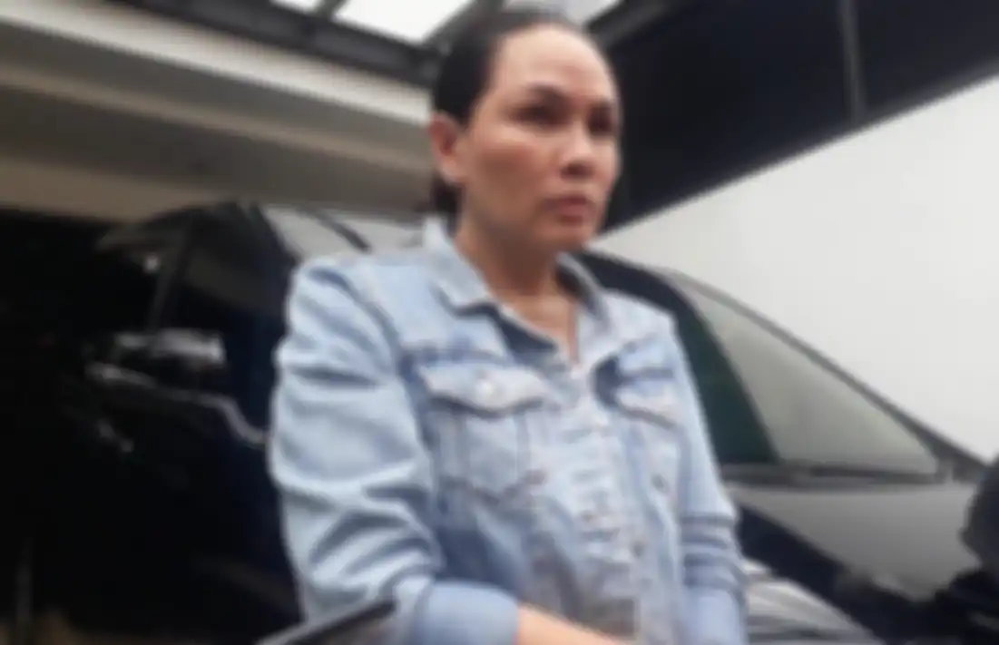 Fitri Salhuteru saat ditemui di kediaman Nikita Mirzani di kawasan Petukangan, Jakarta Selatan, Kamis (14/7/2022).