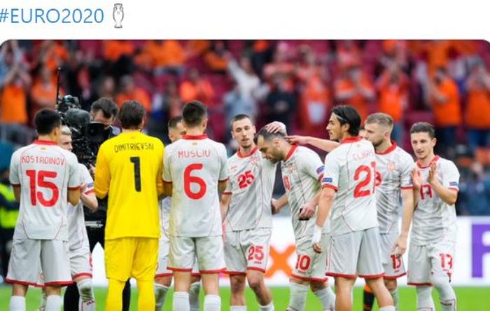 Guard of Honour buat kapten Makedonia Utara, Goran Pandev saat laga melawan Belanda di Johan Cruijff Arena, pada Senin (21/6/2021).