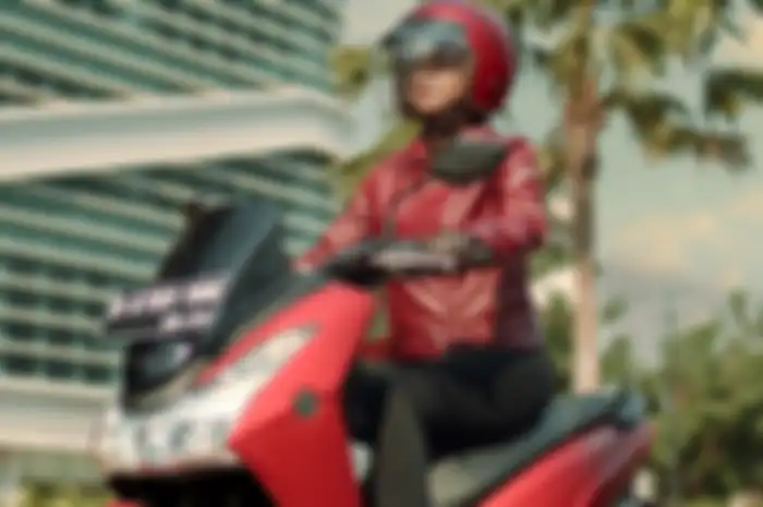 Tiga trik ampuh usir masalah rambut berketombe dan bau setelah pakai helm, jangan diabaikan.