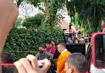 Reka Ulang Adegan Turun dari Mobil dan Akan Lakukan Pembunuhan Berencana,&nbsp;Ekspresi Ferdy Sambo yang Mengerutkan Dahi Auto Disorot