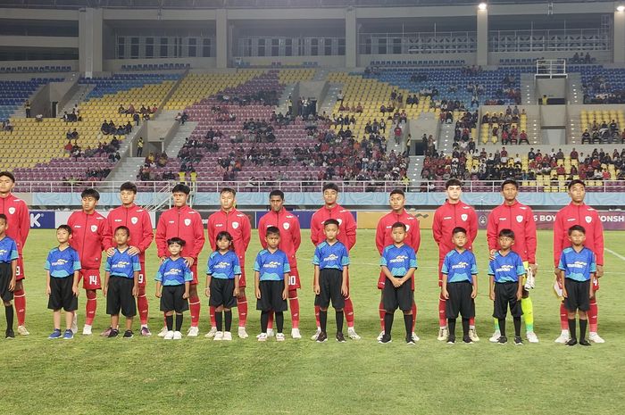 Skuad Timnas U-16 Indonesia melawan Singapura pada matchday pertama Grup A ASEAN Cup U-16 2024 di Stadion Manahan, Surakarta, Jumat (21/6/2024).