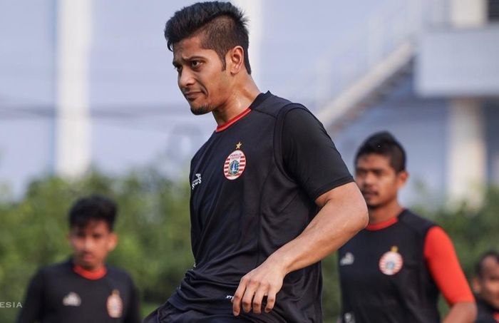 Pemain baru Persija Jakarta, Farri Agri dalam sesi latihan tim.