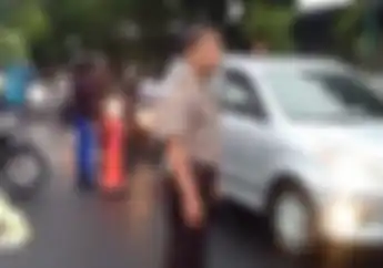Brutal, Pengemudi Mabuk Tabrak Motor Lalu Tampar Perempuan yang Merekam Aksinya