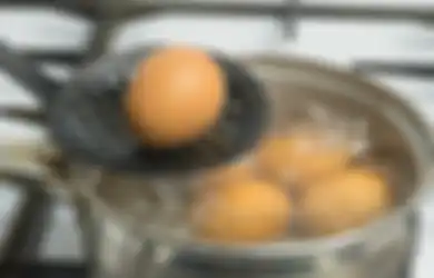 Tips Hidup: Cara Merebus Telur Agar Tidak Mudah Retak, Ternyata Cukup Tuangkan 1 Sendok Bahan Dapur Ini ke Dalam Panci