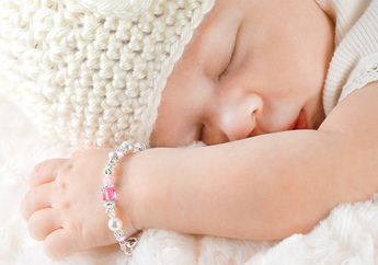 FDA Jelaskan Bahaya Memberikan Perhiasan pada Bayi, Bisa Berakibat Fatal hingga Berujung Kematian!