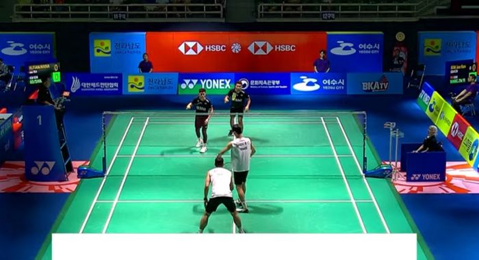 Ganda putra veteran Korea Selatan, Ko Sung-hyun/Shin Baek-cheol termasuk salah satu wakil yang putuskan menyerah akibat cedera pada babak pertama Korea Open 2023 di Jinnam Stadium, Yeosu, Korea Selatan, Rabu (19/7/2023). 