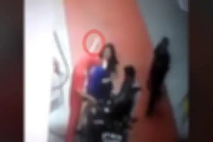 Viral video perempuan tampar petugas SPBU berkali-kali.