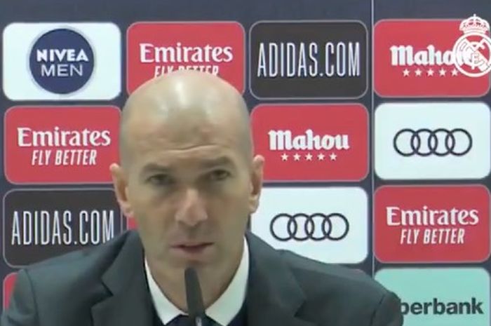 Zinedine Zidane dipastikan tidak akan menggantikan Ole Gunnar Solskjaer sebagai pelatih Manchester United karena fungsinya hanya sebagai penenang Cristiano Ronaldo.