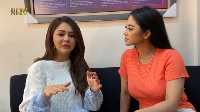 Jenita Janet dan Dewi Perssik