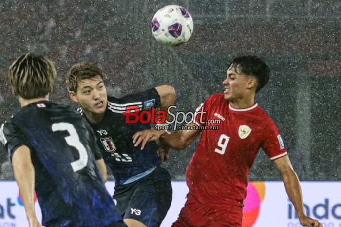 Suasana pertandingan antara timnas Indonesia vs Jepang pada matchday kelima Grup C Putaran Ketiga Kualifikasi Piala Dunia 2026 Zona Asia di Stadion Utama Gelora Bung Karno (SUGBK), Jakarta, Jumat (15/11/2024).