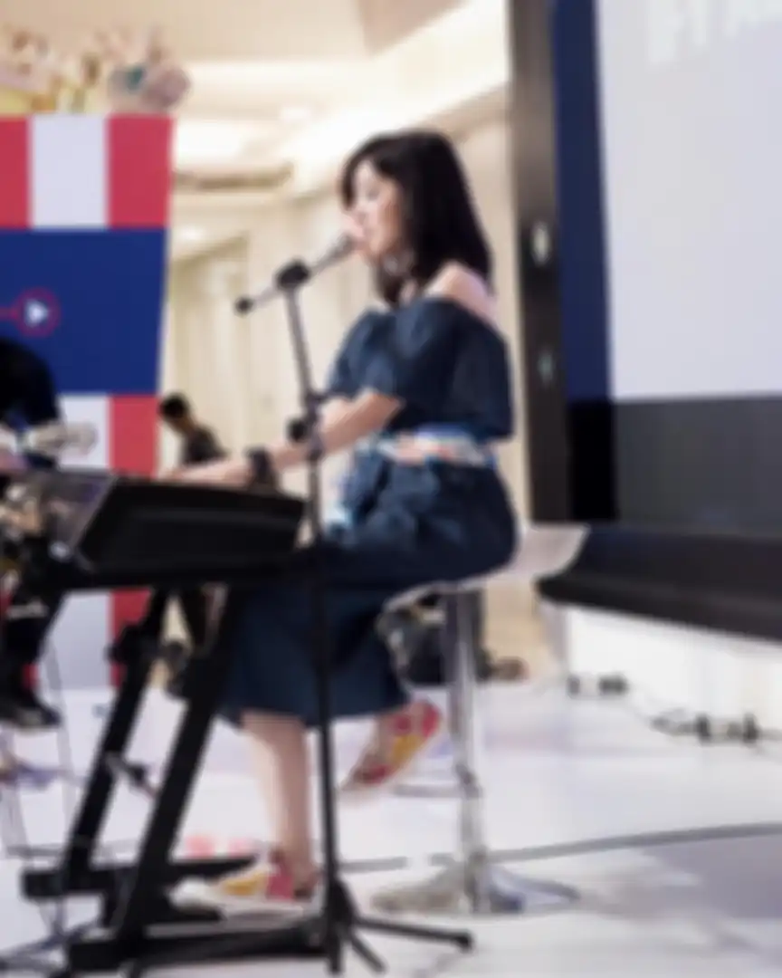Padu padan off shoulder ala Ify Alyssa
