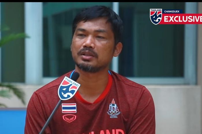 Pelatih timnas U-22 Thailand, Issara Sritaro di SEA Games 2023.