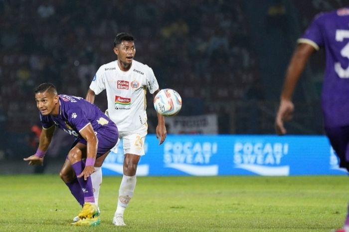 Suasana pertandingan Persija Jakarta melawan Persik Kediri dalam laga pekan ke-12 Liga 1 2023/2024 yang berlangsung di Stadion Brawijaya, Kediri, Minggu (17/0/2023).