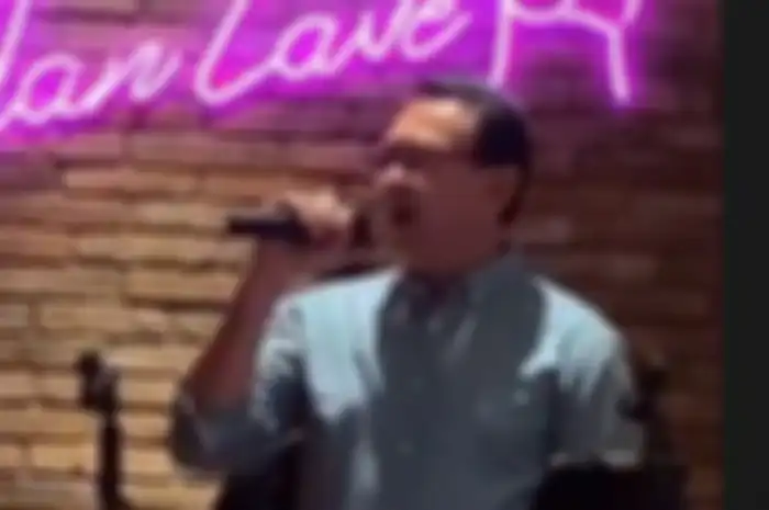 Penampilan Ahok saat bernyanyi