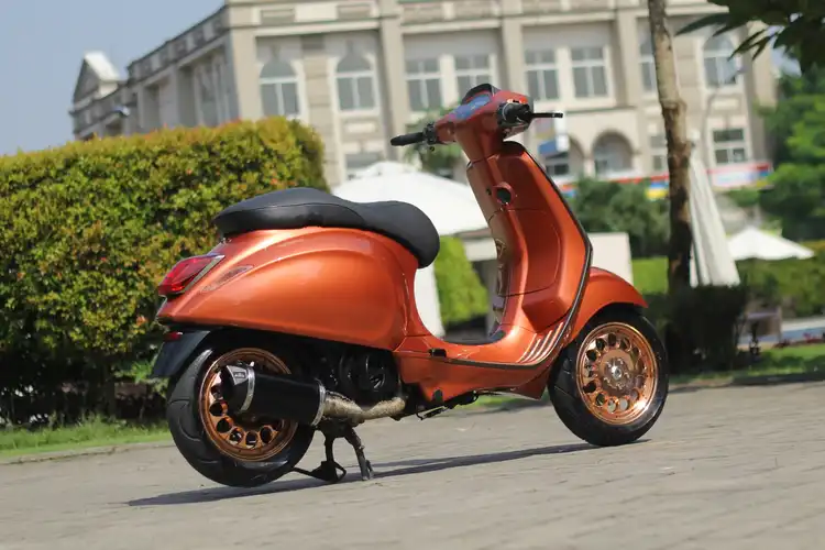 Begini Kalau Juragan Toko Perhiasan Modifikasi Motor, Vespa Sprint 150 Berlabur Warna Emas, Modalnya Rp 70 Juta