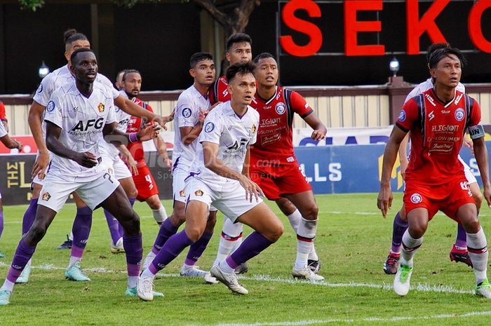 Suasana pertandingan pekan ke-27 Liga 1 2022-2023 antara Arema FC melawan Persik Kediri.