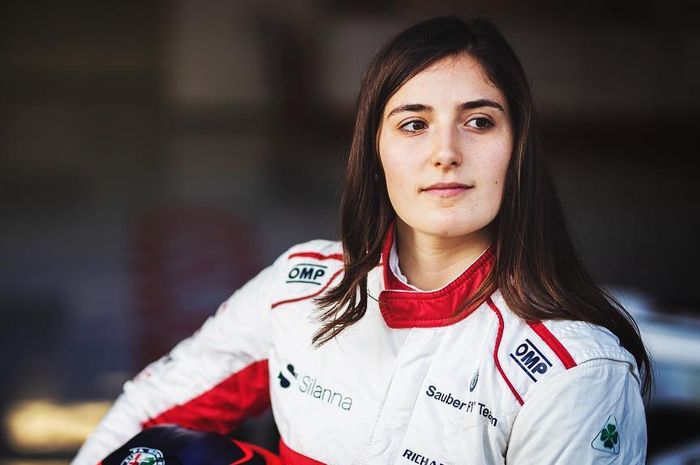 Pembalap Wanita tim F1 Alfa Romeo, Tatiana Calderon 